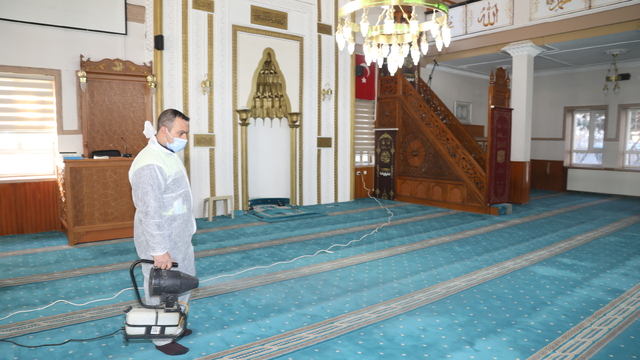 Çubuk'ta ramazan öncesi camiler dezenfekte edildi