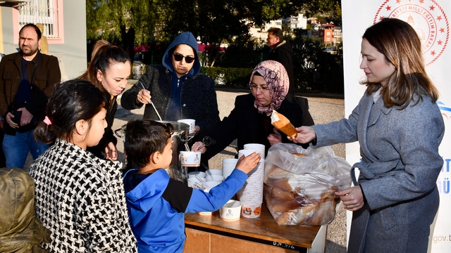 Silifke'de öğrencilere çorba ikramı