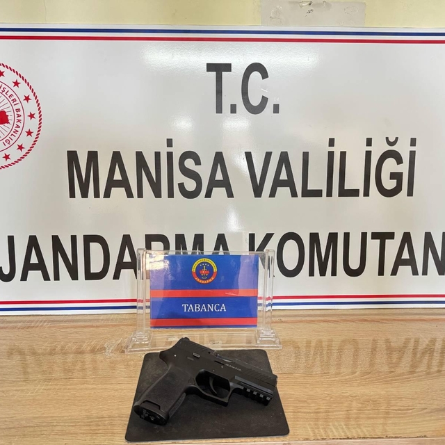 Salihli'de ruhsatsız silah bulunduran şüphelilere adli işlem