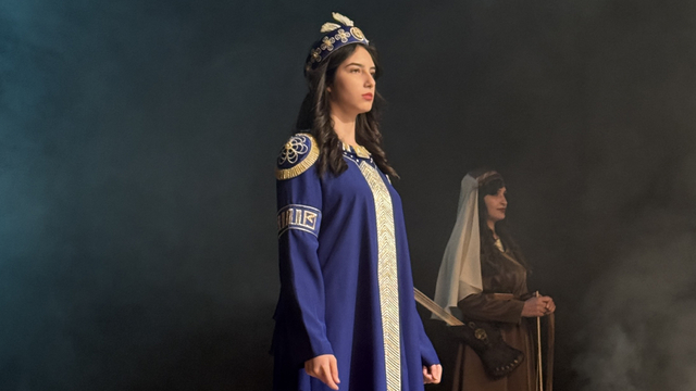 Kayseri Olgunlaşma Enstitüsünce Selçuklu kıyafetlerinden oluşan defile düzenlendi