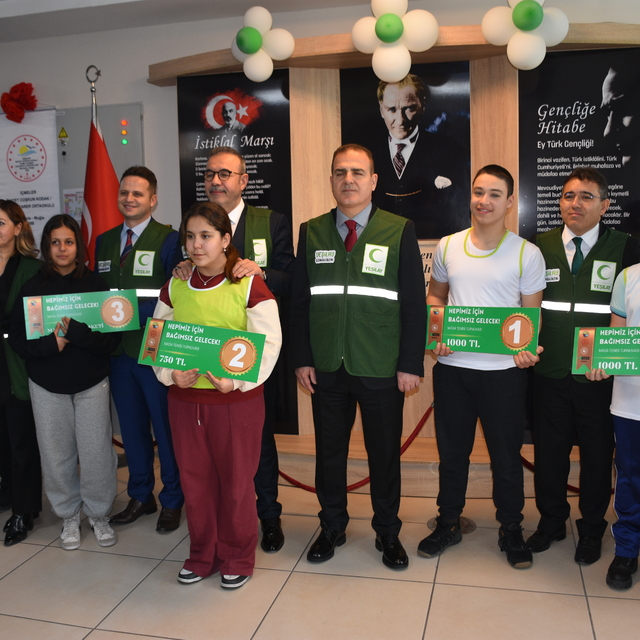 Marmaris'te düzenlenen masa tenisi turnuvasında 4 bin 500 öğrenci mücadele...