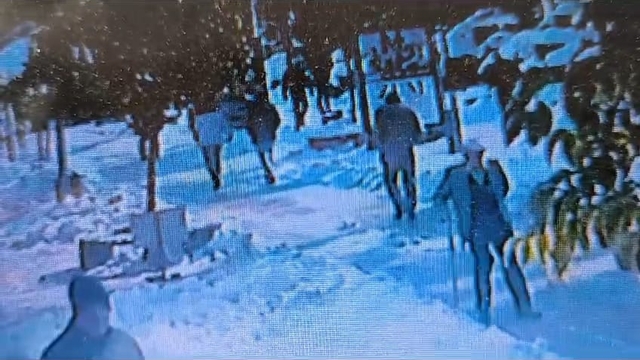 Karda kayıp düşen yaşlı adam öldü; o anlar kamerada