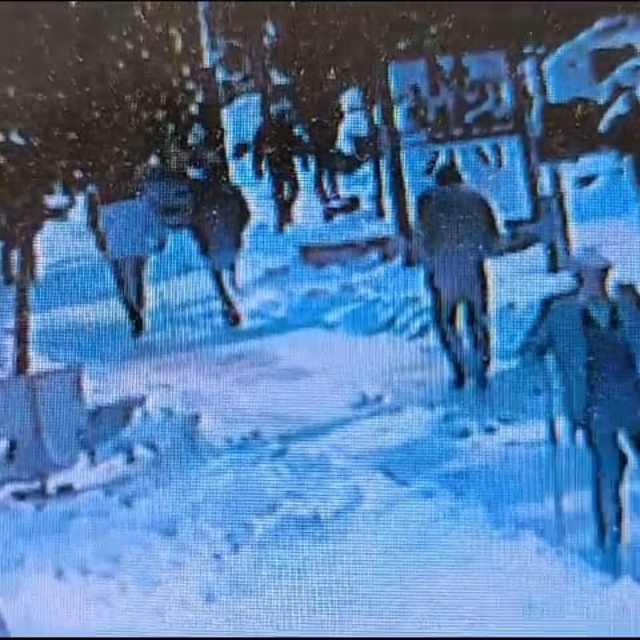 Karda kayıp düşen yaşlı adam öldü; o anlar kamerada