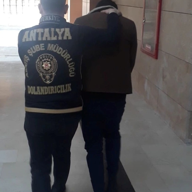 Antalya'da kendisini MİT görevlisi olarak tanıtıp dolandırıcılık yapan kişi...