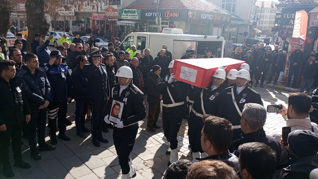 Konya'da trafik kazasında şehit olan polis memuru Şirin'in cenazesi Isparta'da toprağa verildi