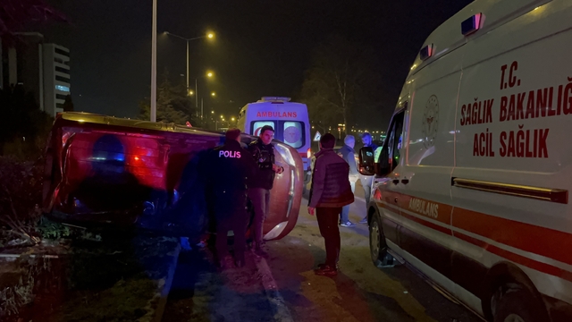 Samsun'da kamyonla çarpışan otomobildeki 3 kişi yaralandı