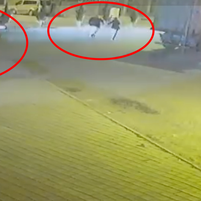 Otomobilin, yayalara çarpması kamerada