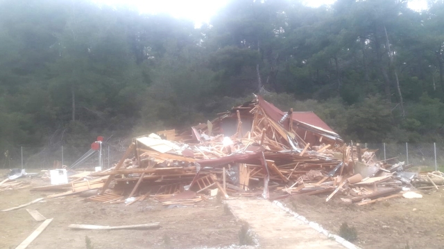 Gelibolu'da tarım arazilerine inşa edilen kaçak yapılar yıkılıyor