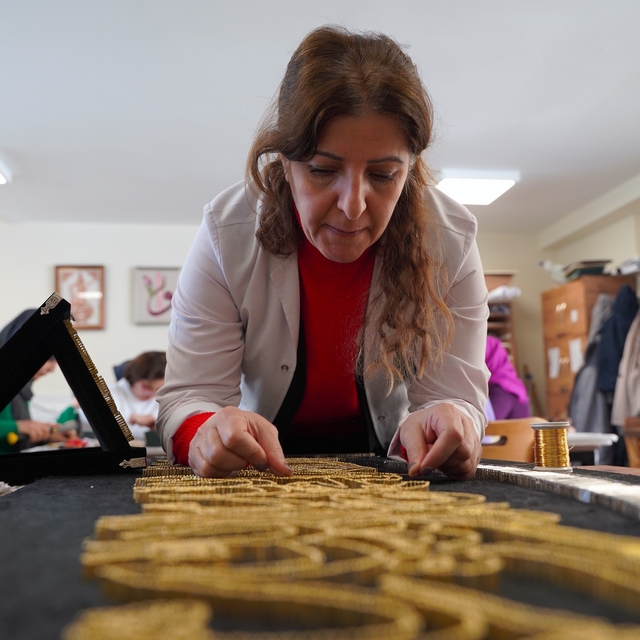 Hobi olarak başlayıp meslek edindiği filografiyi kadınlara öğretiyor