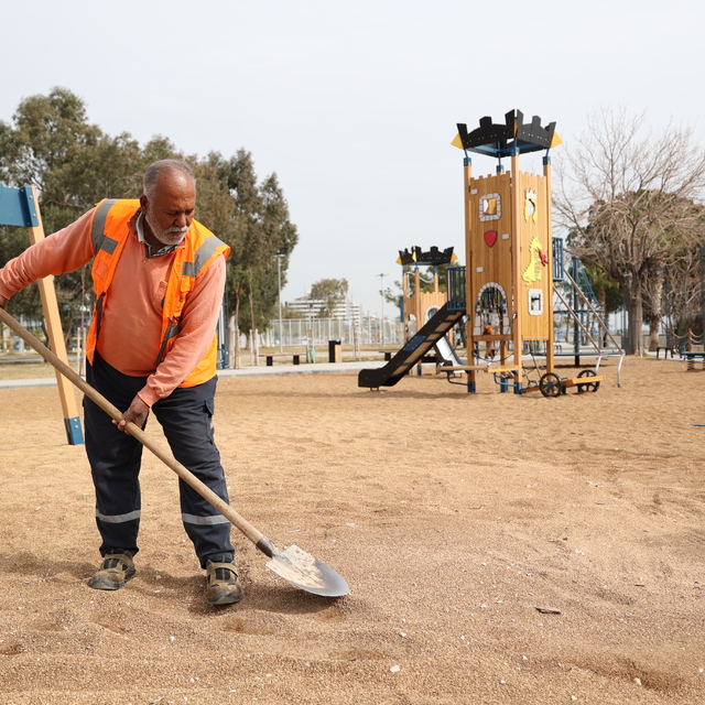 Antalya'da zeytin çekirdekleri dönüştürülerek zemin kaplamada kullanılmaya...