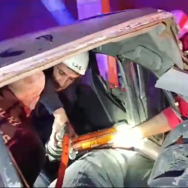 Devrilen otomobilin sürücüsü öldü, arkadaşı yaralandı