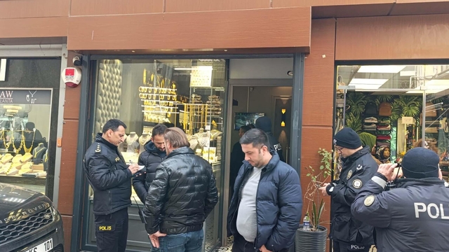Balıkesir'de maskeli ve silahlı kuyumcu soygunu