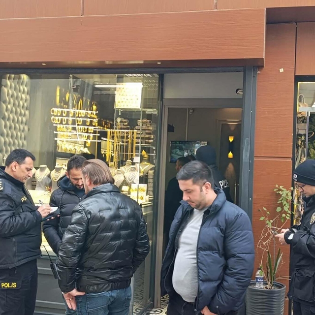 Balıkesir'de maskeli ve silahlı kuyumcu soygunu
