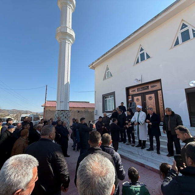 Gaziantep'te depremde yıkılan cami hayırsever iş insanı tarafından yaptırıl...