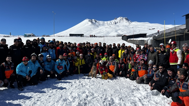 Erciyes'te 152 personelin katılımıyla çığ tatbikatı