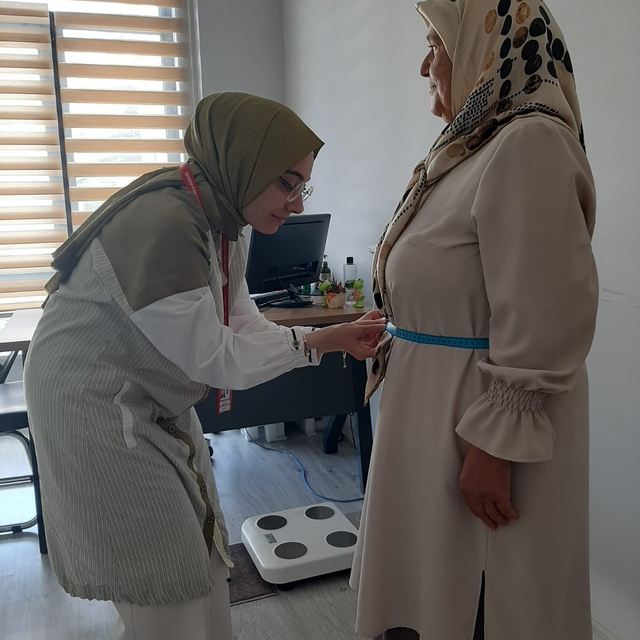 Sağlıklı Hayat Merkezi kilo problemi yaşayanlara destek oluyor