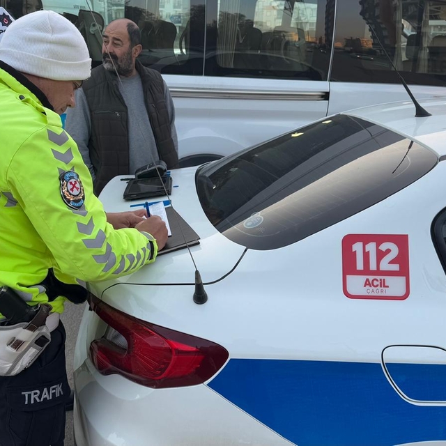 Kadirli'de öğrenci taşıyan servis araçları denetlendi