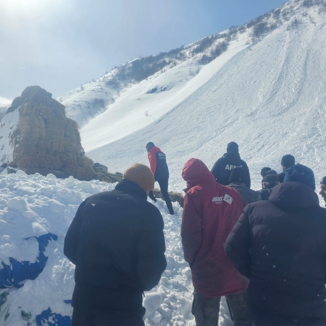 Ardahan'da köyde yerleşim alanına yakın bölgeye çığ düştü