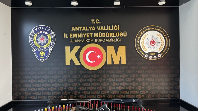 Alanya'da suç örgütü operasyonunda 8 şüpheli tutuklandı