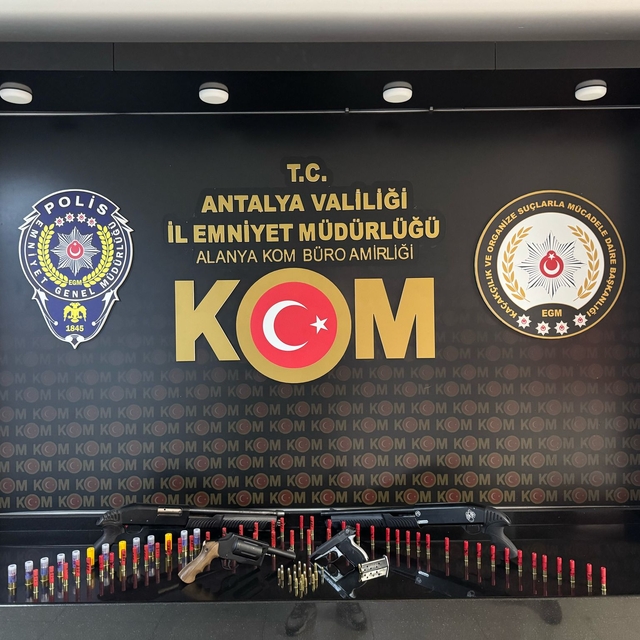 Alanya'da suç örgütü operasyonunda 8 şüpheli tutuklandı