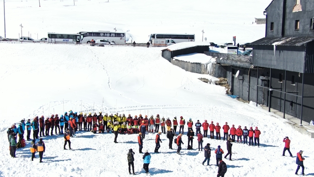 Erciyes'te 152 personelin katılımıyla çığ tatbikatı yapıldı