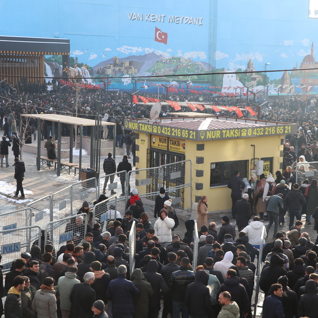 Van'da İmralı mesajı meydanda dinlendi