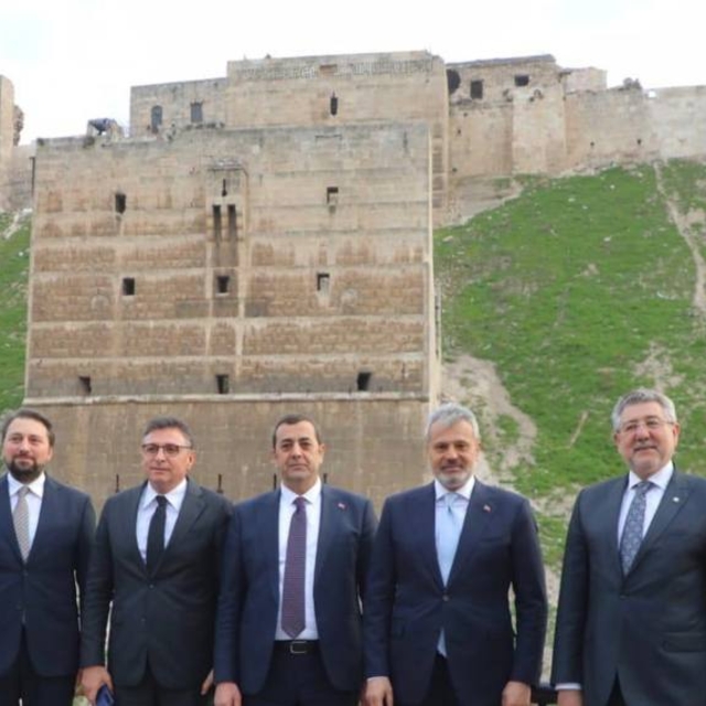 Hatay Büyükşehir Belediye Başkanı Öntürk, Suriye'de ziyaretlerde bulundu