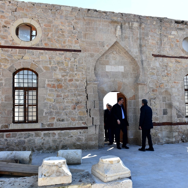 Vakıflar Genel Müdürü Aksu, depremlerden etkilenen Kahramanmaraş'taki vakıf...