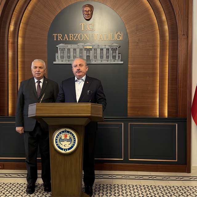 Eski TBMM Başkanı Mustafa Şentop, Trabzon'da konferansta konuştu: