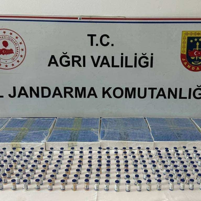 Ağrı'da yabancı uyruklu kişinin valizinde 4 bin 20 vücut geliştirme ilacı e...