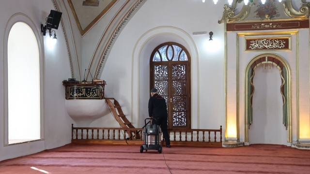 Menteşe'de camilerde ramazan temizliği yapıldı