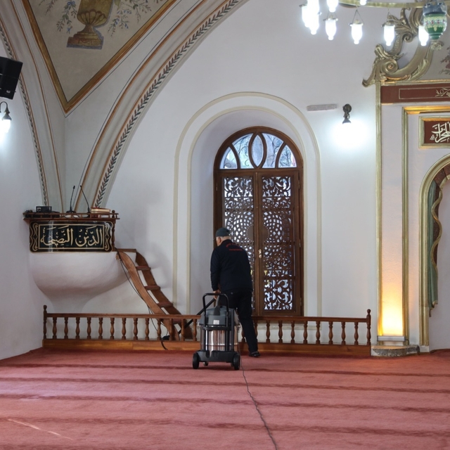 Menteşe'de camilerde ramazan temizliği yapıldı