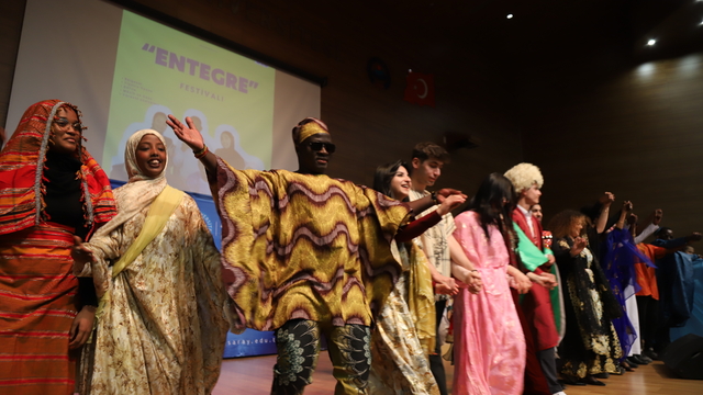 Üniversitede yabancı öğrencilerden festival havasında kaynaşma etkinliği