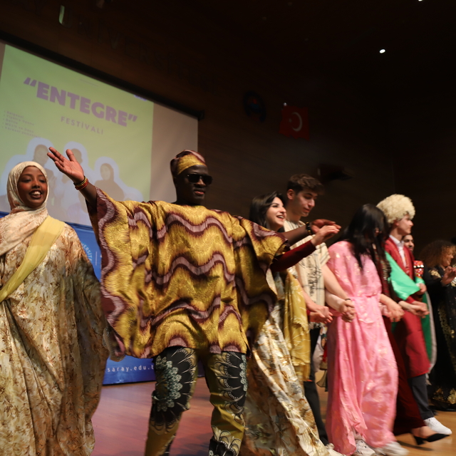 Üniversitede yabancı öğrencilerden festival havasında kaynaşma etkinliği