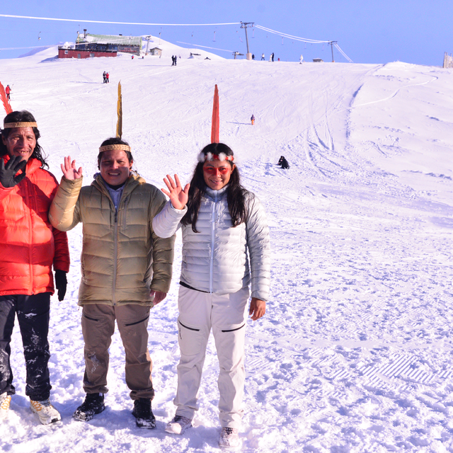 Amazon Ormanları'ndan Uludağ'ın zirvesine; Waorani Kabilesi üyeleri karla t...