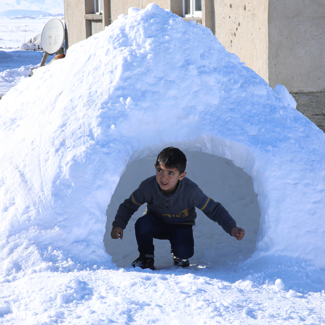 Van'da 83 yerleşim yerinin yolu ulaşıma açıldı