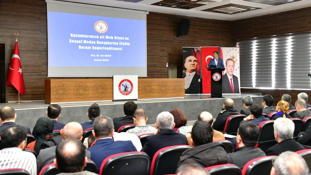 Kırşehir'de kamu personeline kurumsal sosyal medya ve yapay zeka eğitimi verildi