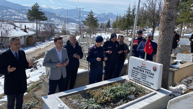 Almus Kaymakamı Çömen şehit mezarını ziyaret etti