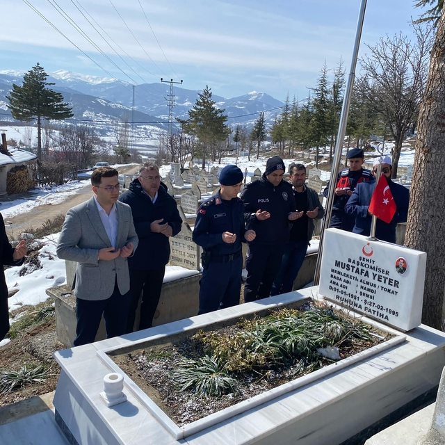 Almus Kaymakamı Çömen şehit mezarını ziyaret etti