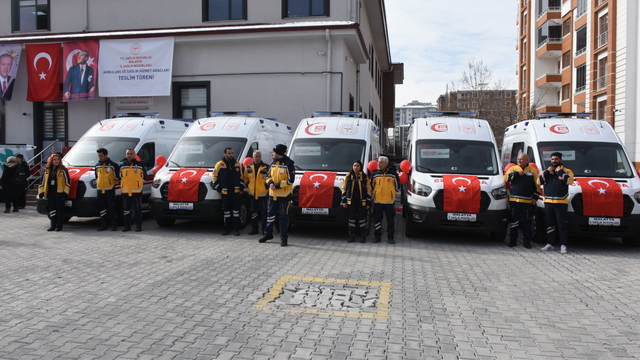 Sağlık Bakanlığınca Malatya'ya gönderilen 9 ambulans ile 6 araç hizmete alındı