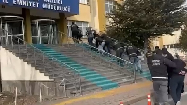 Kayseri'de uyuşturucu satıcılarına operasyon; 44 gözaltı