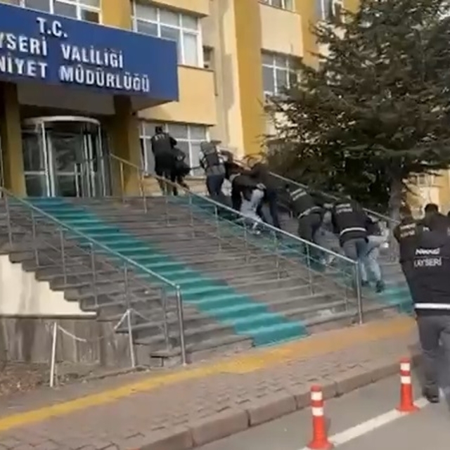 Kayseri'de uyuşturucu satıcılarına operasyon; 44 gözaltı