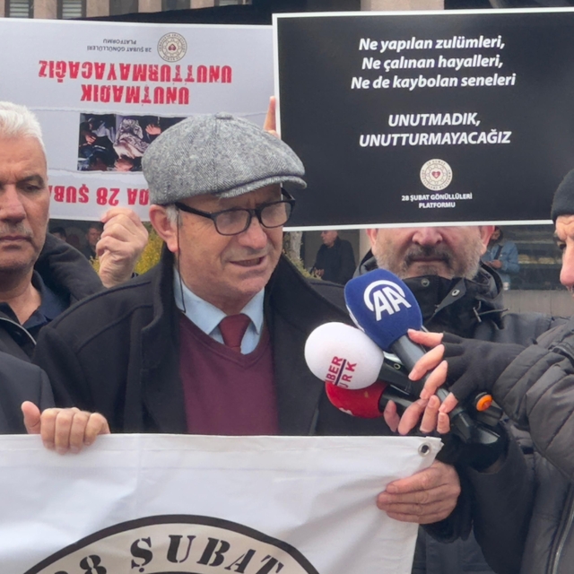 28 Şubat mağdurları Ankara Adliyesi önünde bir araya geldi
