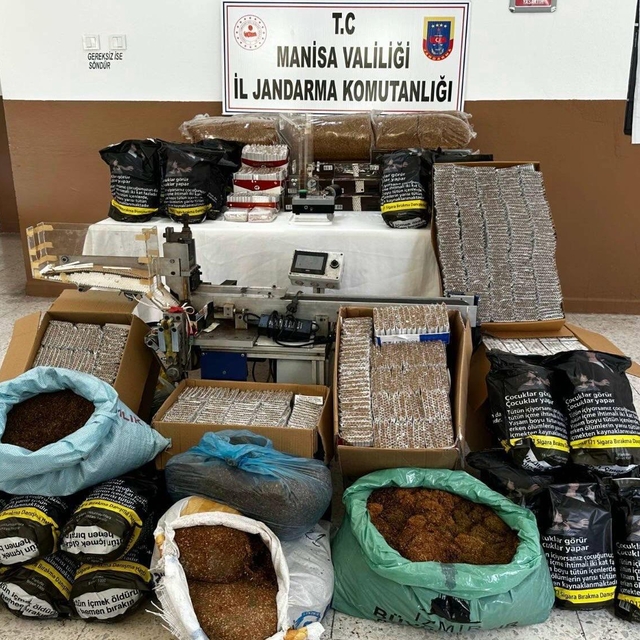 Kırkağaç'ta kaçak tütün ve sigara operasyonunda 5 şüpheli yakalandı