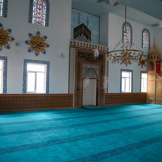 Uşak'ta hayırseverlerin yaptırdığı cami ibadete açıldı