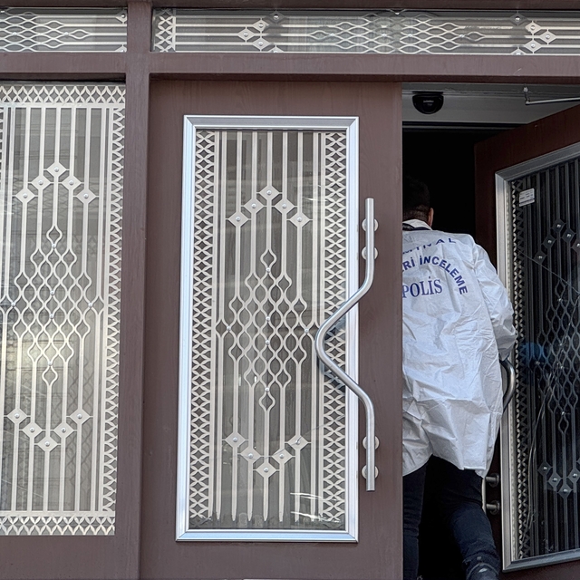 Erzurum'da evde çıkan yangında 3 kişi dumandan etkilendi