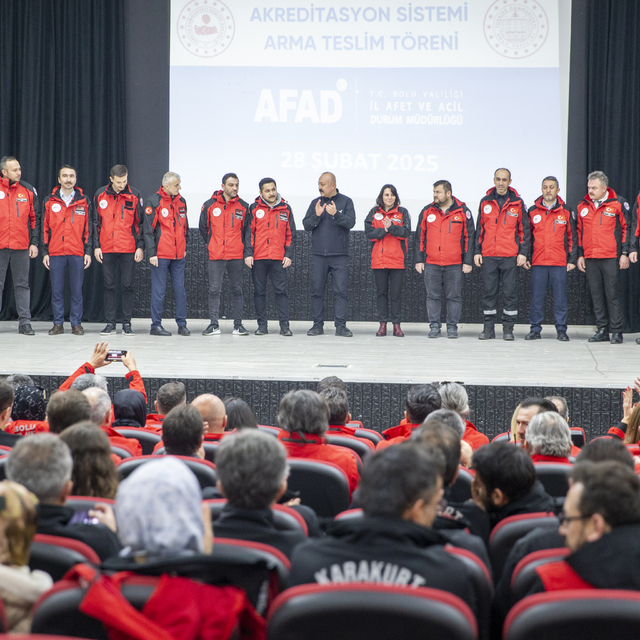 Bolu'da akredite arama kurtarma derneklerine armaları verildi