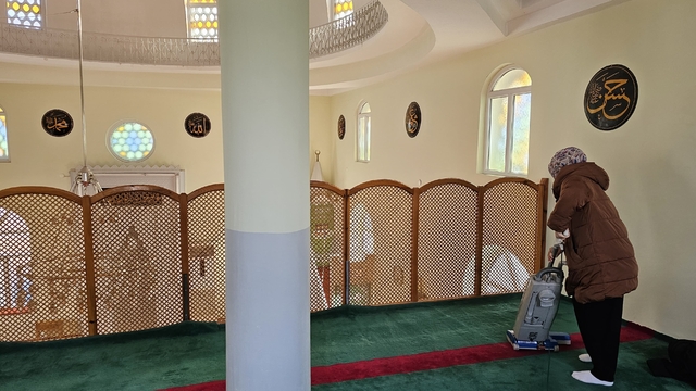 Amasya'da öğrencilerden camide ramazan ayı temizliği