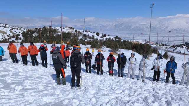 Ergan Dağı Kayak Merkezi'nde çığ tatbikatı