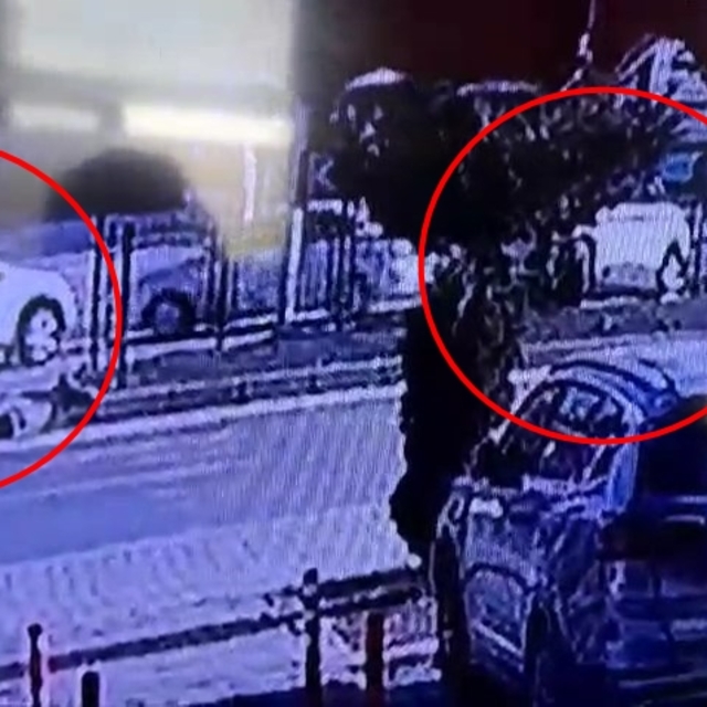 Kırmızı ışıkta kaza kamerada: 3 yaralı